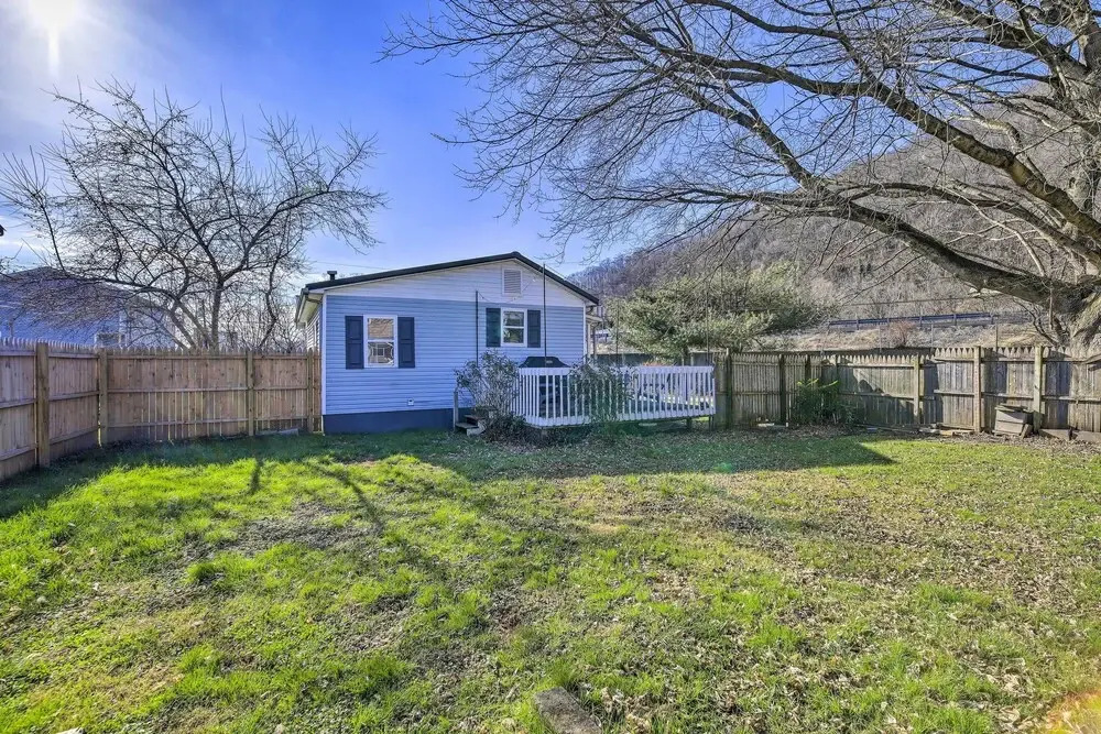 Pet-friendly Charleston Home w/ Fenced Yard!