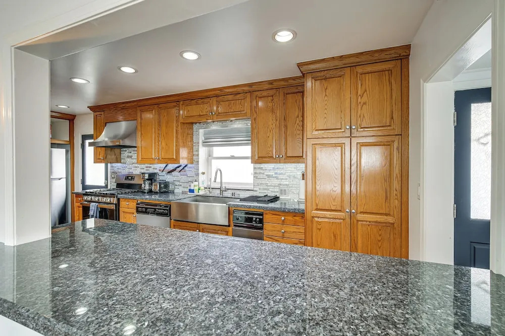 Convenient Whittier Retreat: Furnished Deck, Views
