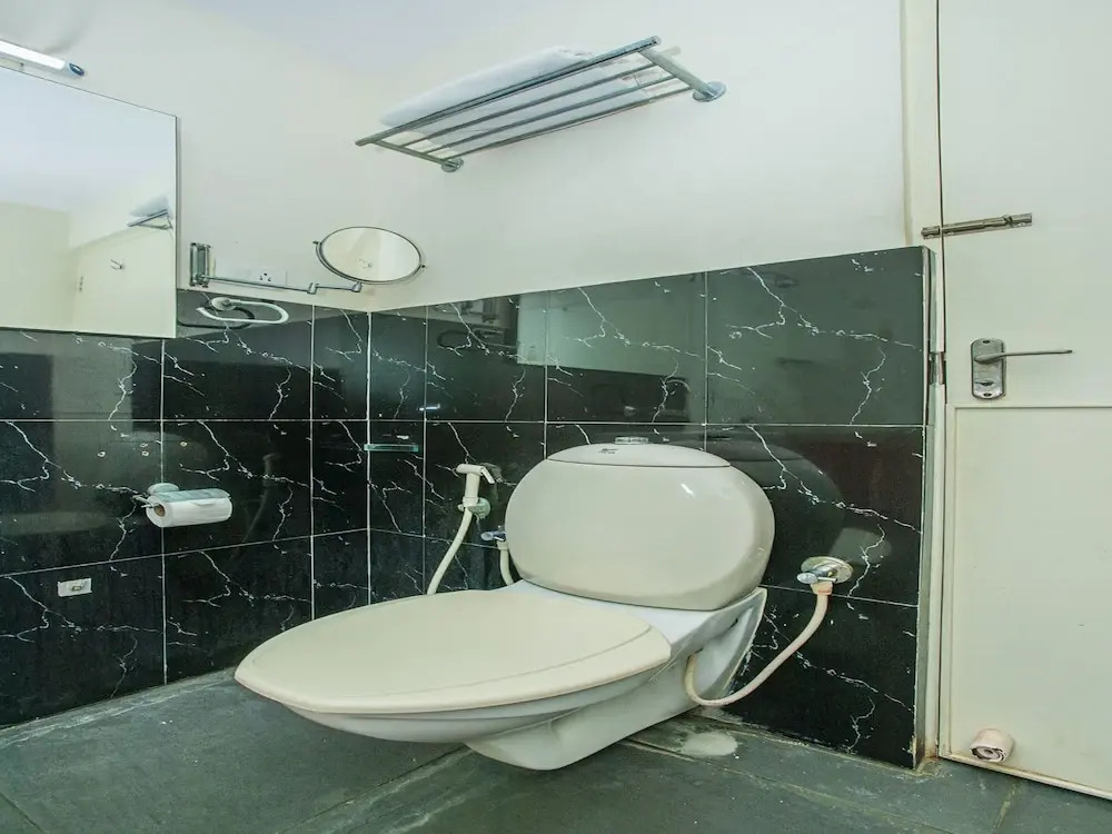 OYO 18762 Vaishnavi Residency
