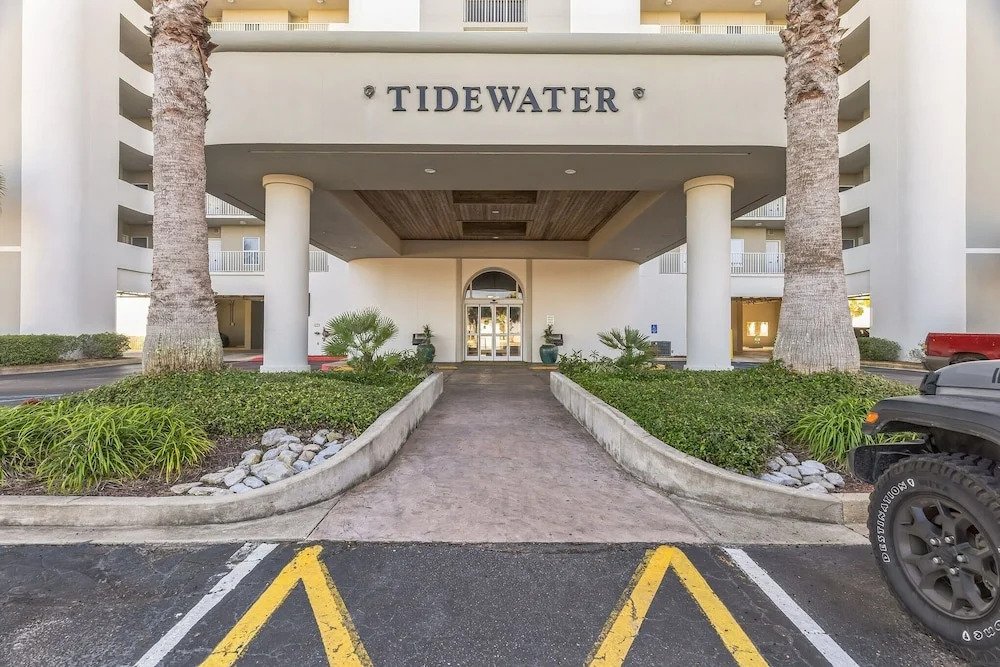 Stunning Oceanfront Condo With Resort Amenities 3 Bedroom Condo by RedAwning