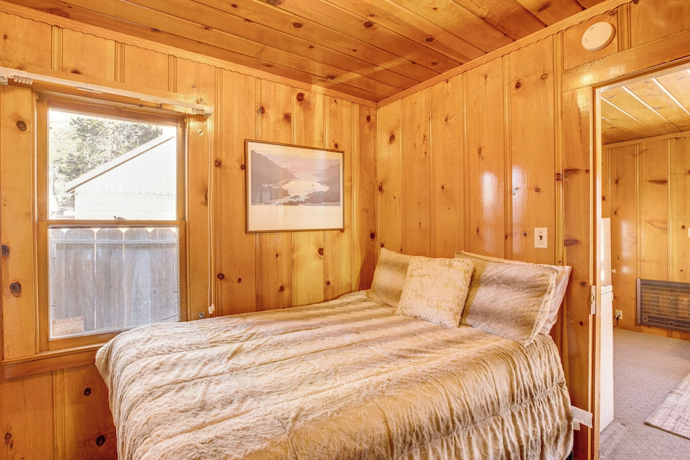 Close to Lake & Heavenly Mtn Resort! Quaint Cabin
