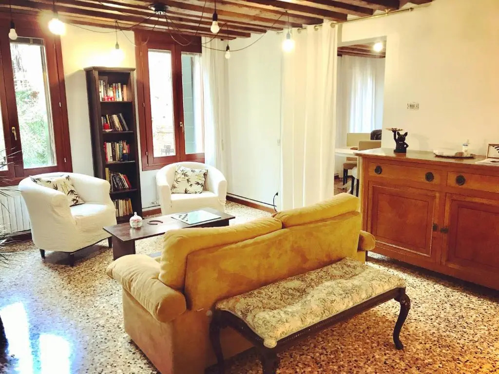 Venice and Venice Apartments - private rooms in shared apartment