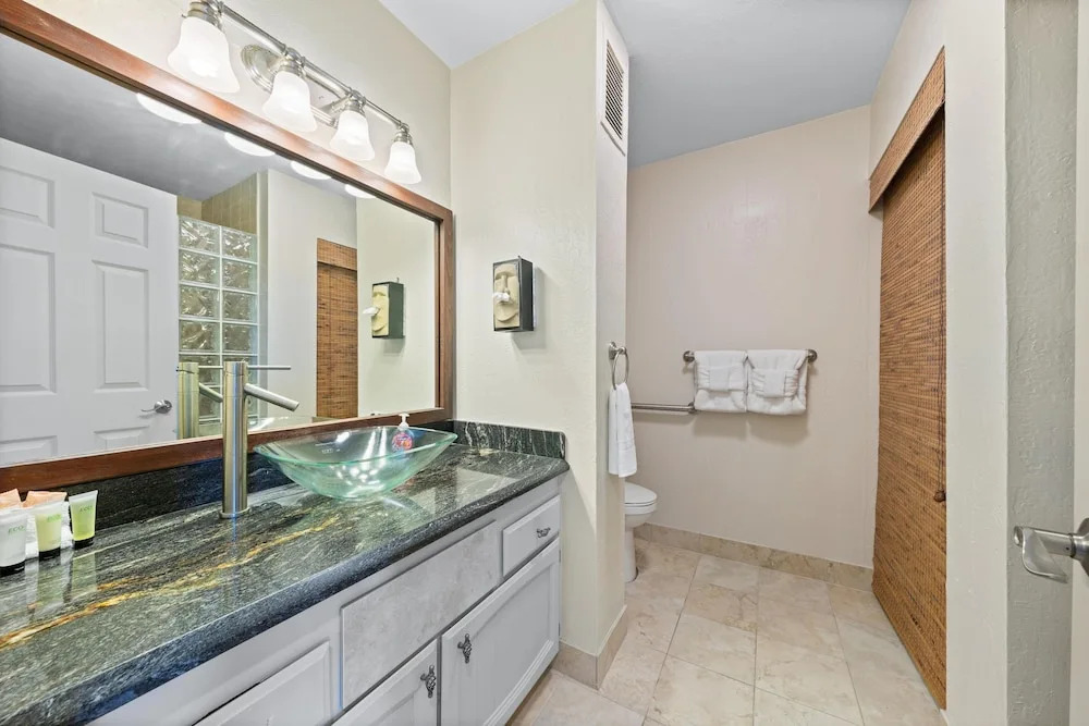 Big Island Keauhou Surf & Racquet 1204 2 Bedroom Condo