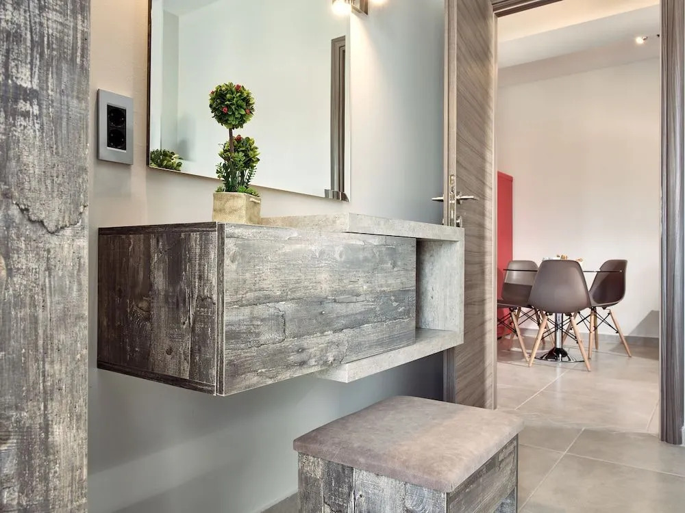 Savvas Luxury Suites