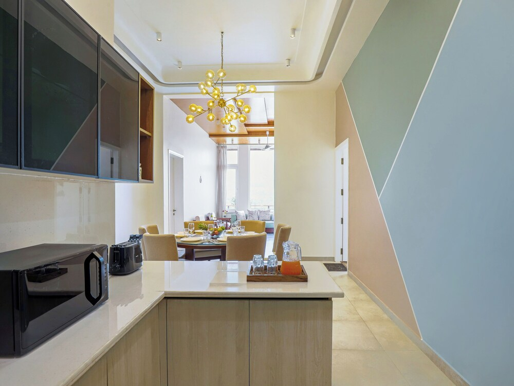ELIVAAS Antarmann Casa Zenith 6 BHK