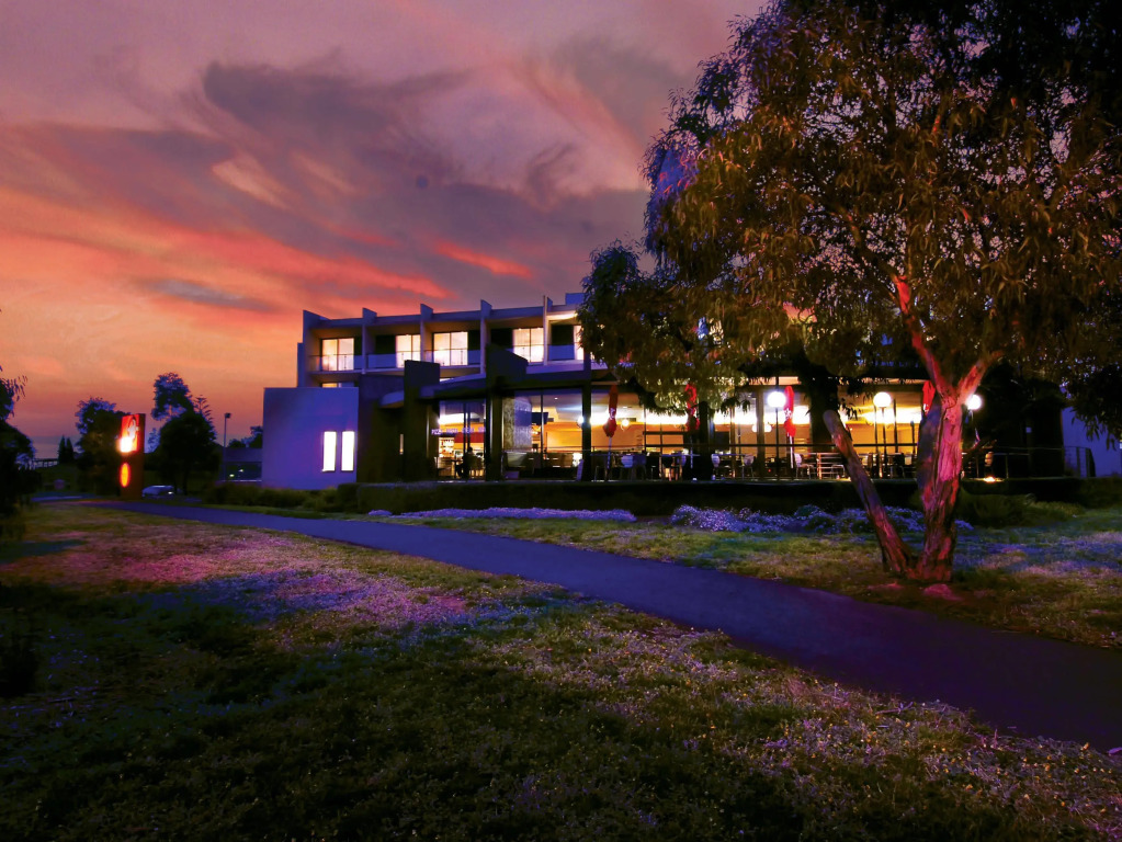 Golden Pebble Hotel