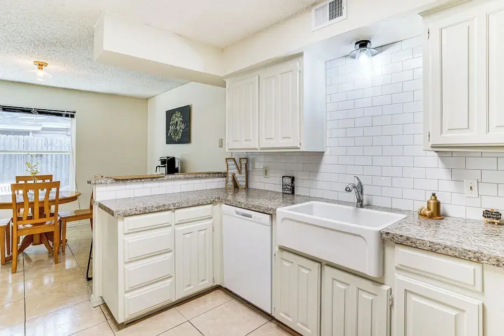 4 Mi to AT&T Stadium: Fort Worth Townhome