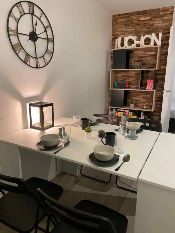 T2 hypercentre Luchon, jardin et parking privatifs