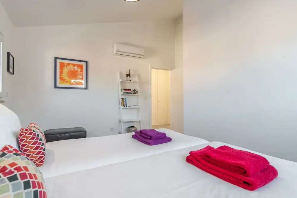 LV Premier LA2 pool, AC, garden, sea view