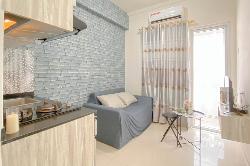 Warm And Restful 2Br At Green Pramuka City Apartment
