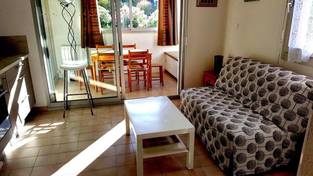 Studio in Sanary-sur-mer, With Wonderful Mountain View and Enclosed Ga