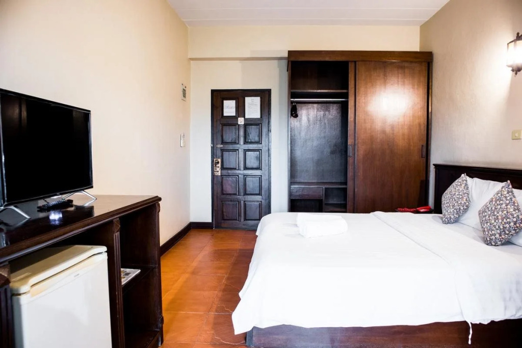 Phaya Inn