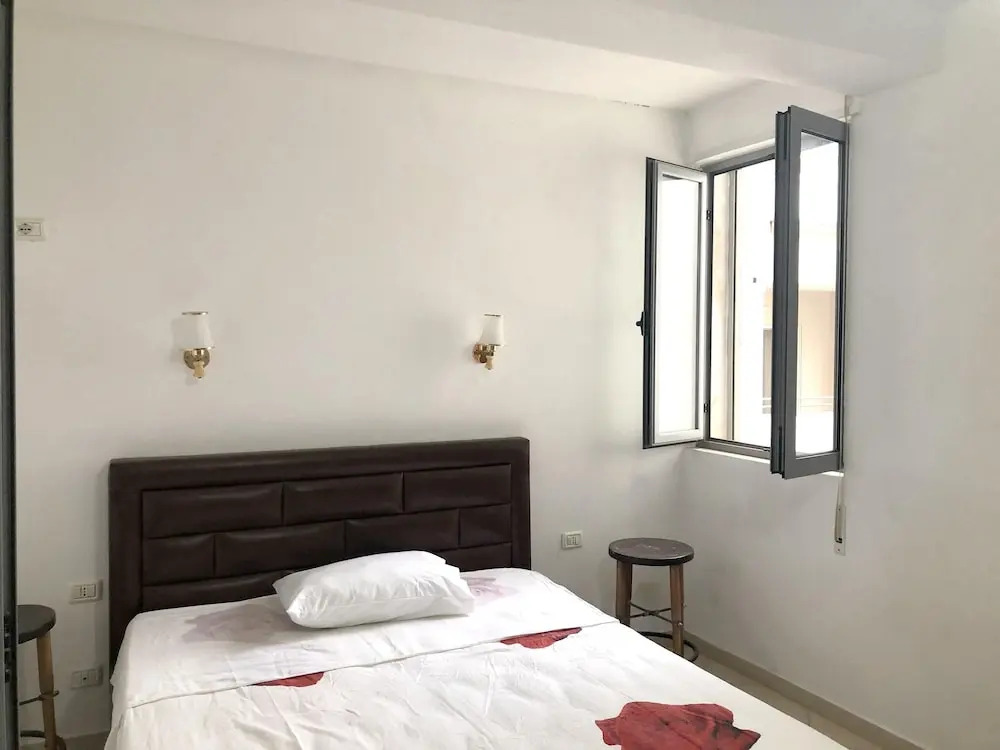 Apartment With one Bedroom in Durrës, With Wonderful sea View and Furnished Terrace - Near the Beach