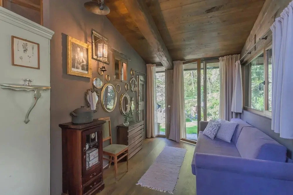 The Writers Nest by Rent all Como