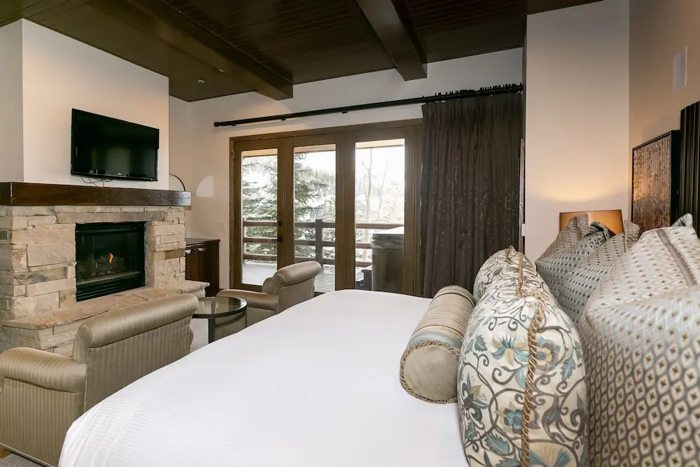 Premium Luxury Three Bedroom Suite with Two Hot Tubs