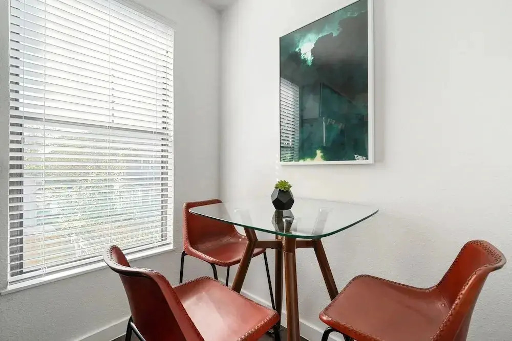Lovely Montrose Suites by Sonder