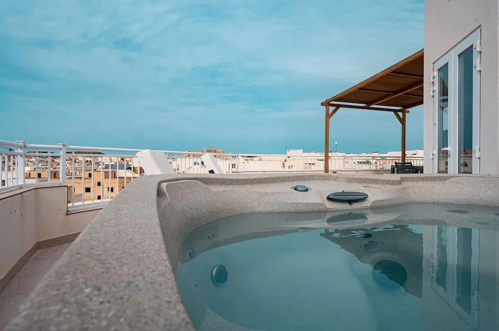 The Willows Penthouses with Jacuzzi