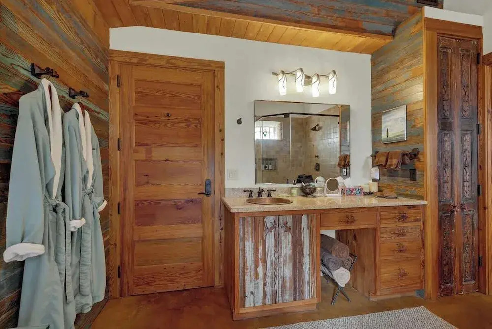 The Willows Casa Grande + Sundown Suite Sleeps 13 - Close to Main St