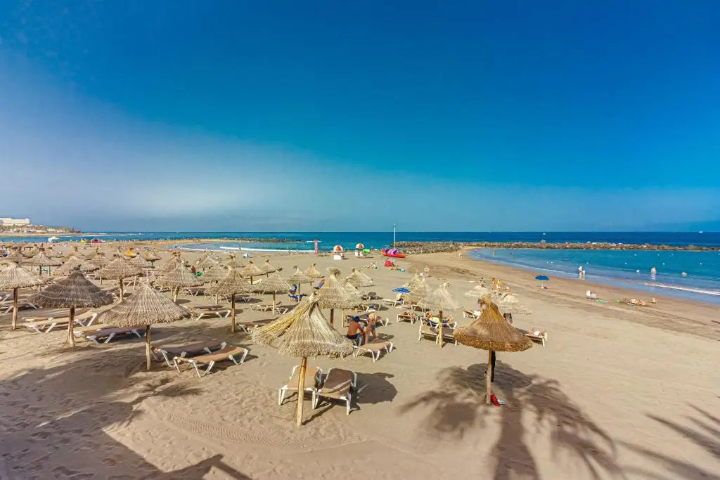 Aircon Las Americas 2min off a Beach 1 bedrm WIFI