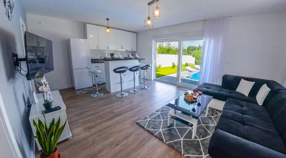 Sweet Retreat-Buna Riverside with pool