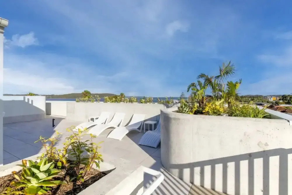 Superb 2-bed Apartment With Scenic Bay Views