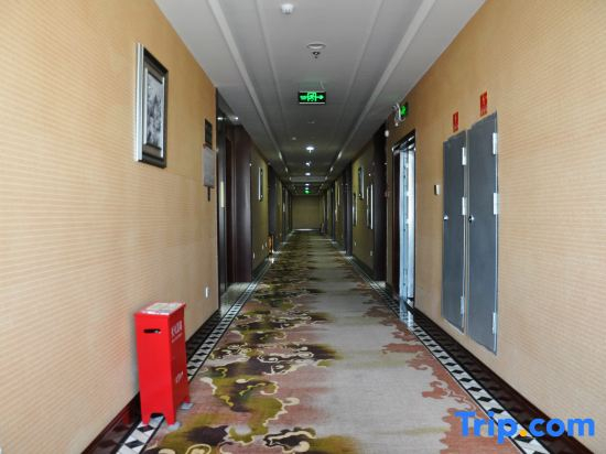 Super 8 Collection Hotel (Fukang Zhunge'er Road)