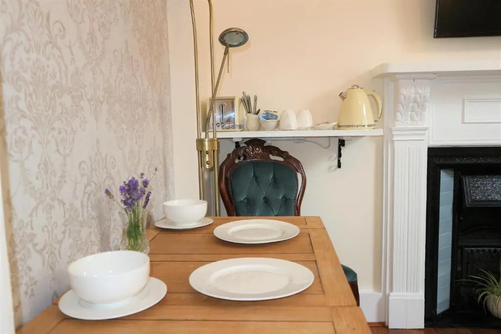 Izarra - Town centre en-suite with own entrance and free parking