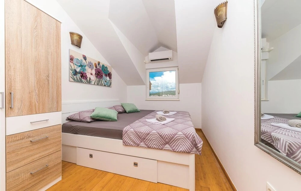Stunning Apartment in Okrug Gornji With 3 Bedrooms and Wifi