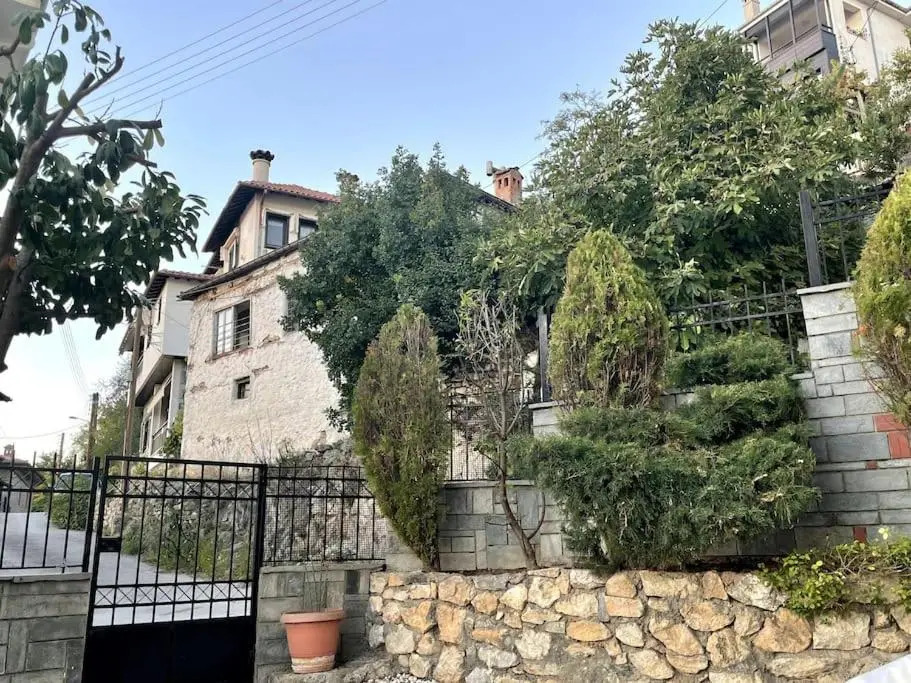 Magnificent view apartment with private garden