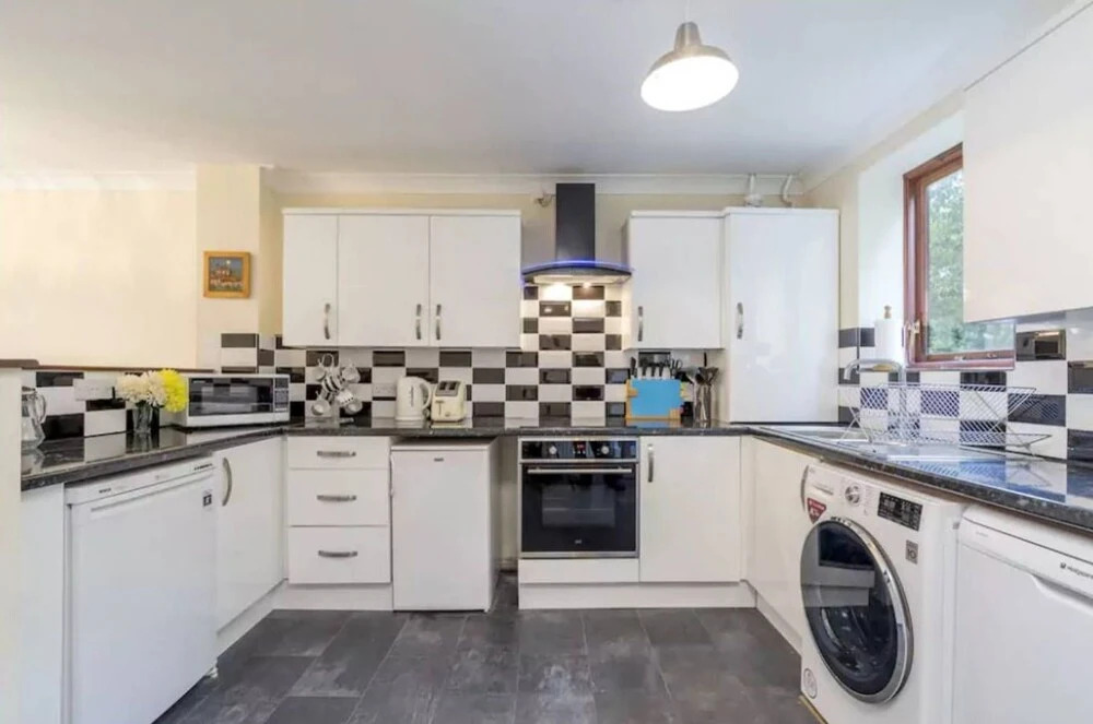 Beautiful 3BR House with a Garden