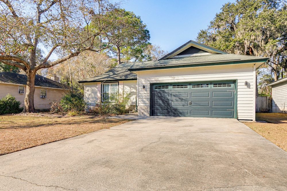 Dogs Welcome! Savannah Escape w/ Fenced-in Yard