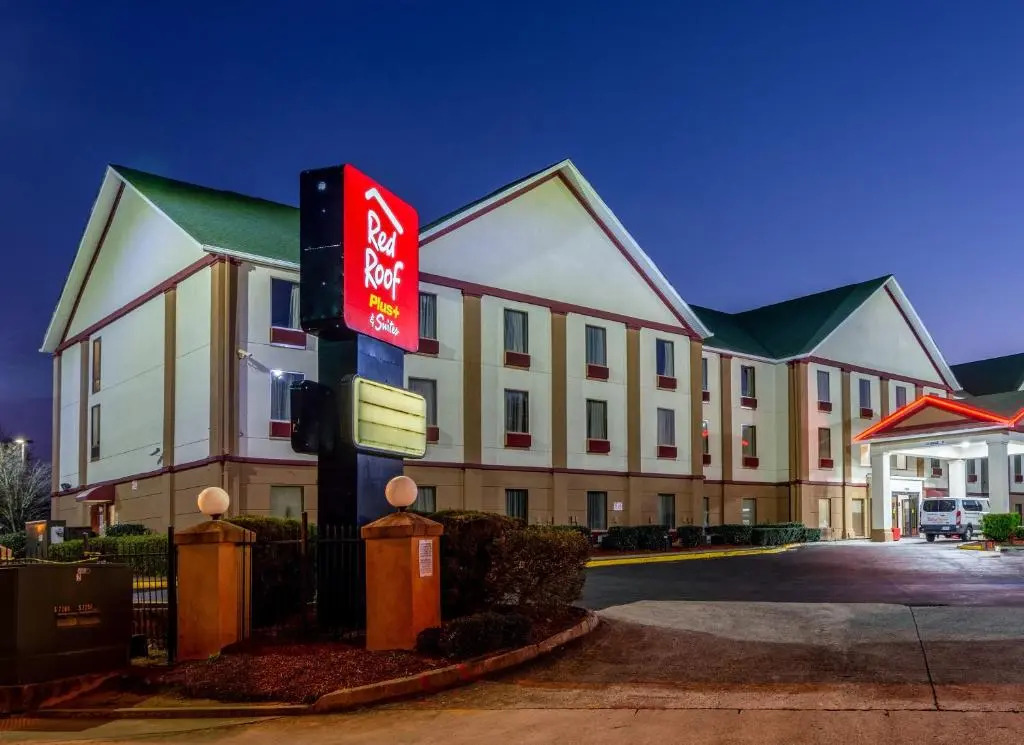Red Roof PLUS+ & Suites Atlanta Airport South
