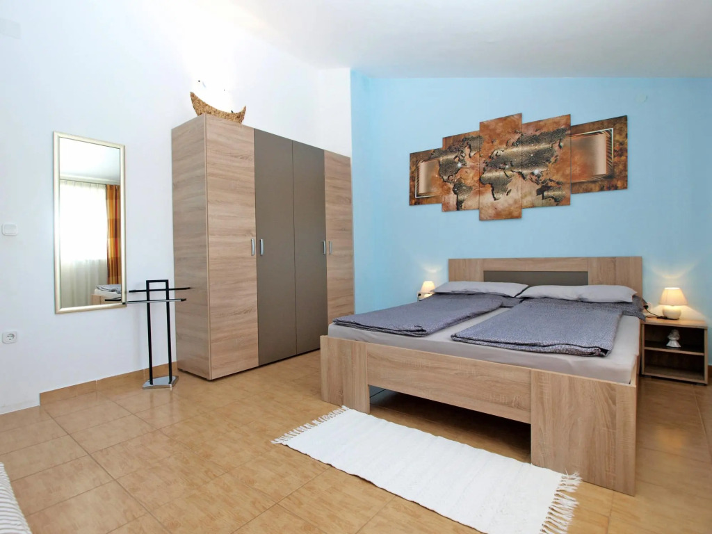 Apartment 1800