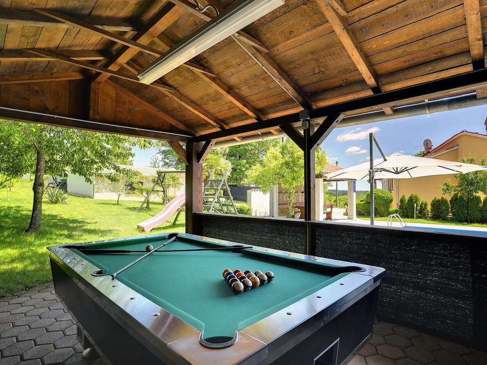 Villa in Bak i with Pool and Playground