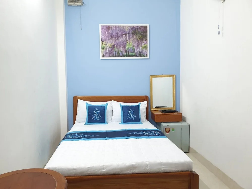 RedDoorz Near Xo Viet Nghe Tinh Street