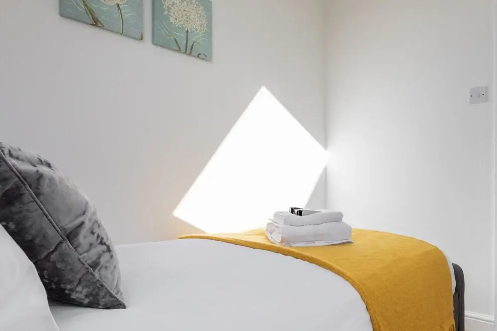 Castle Reach Apartment by Creative Stays