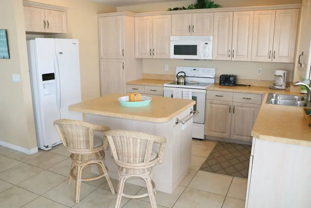 Jamaica Royale 401 - 2 Br Condo