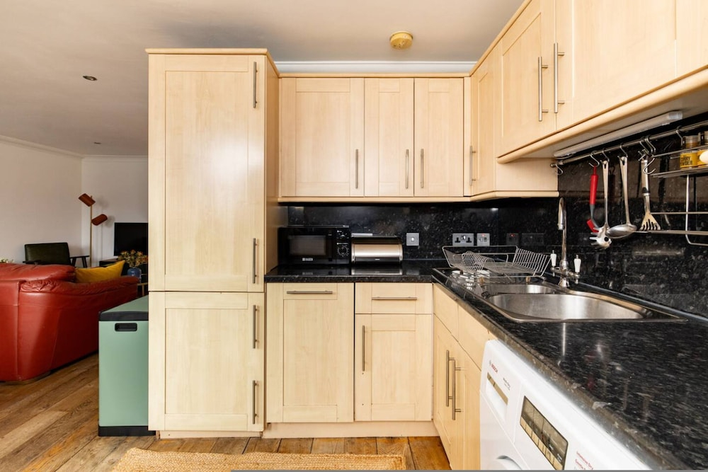 Your Home Away Newly Refurbished 3BR in Wandsworth