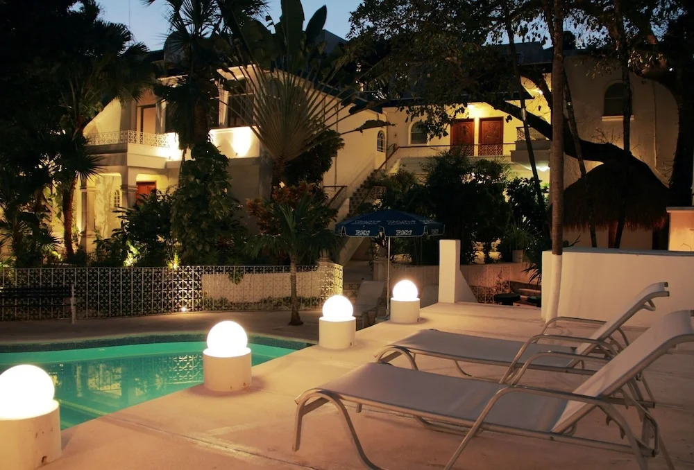 Tropical Casablanca Party Zone
