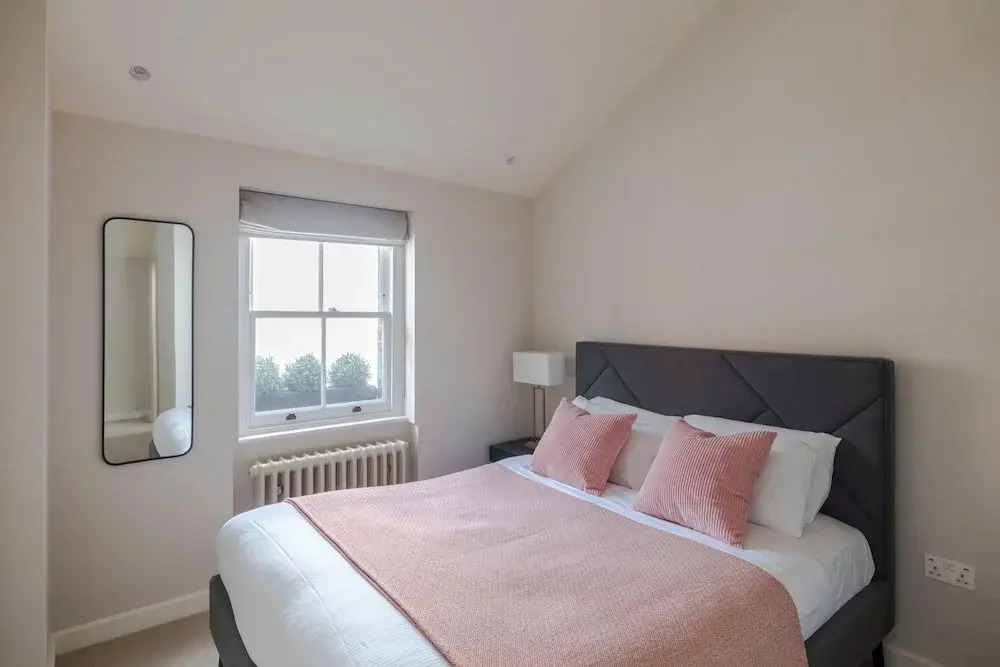Parkside House - Regent s Park - by Frankie Says