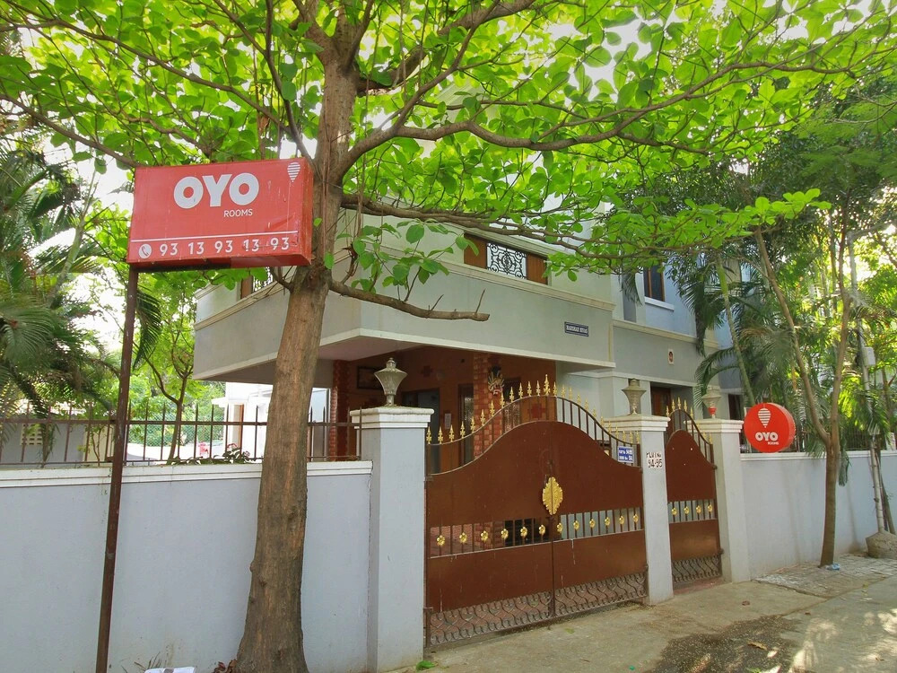 OYO 5287 White Glow Apartments