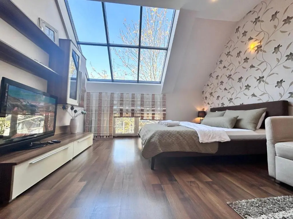 City center , studio apartment , 5 min to the sea