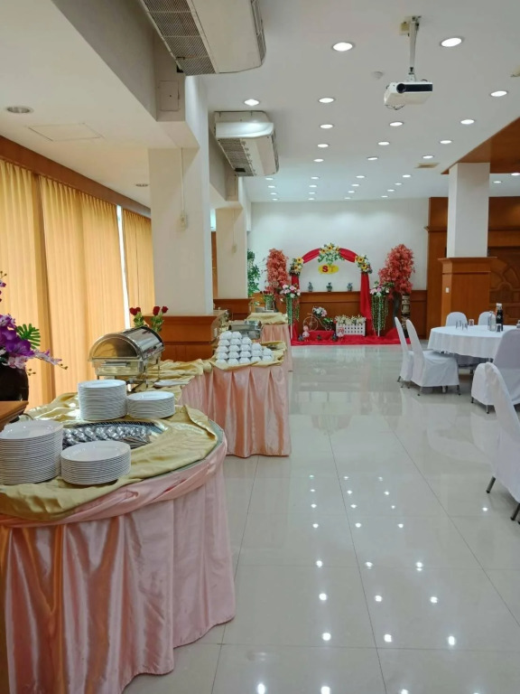 River Grand Hotel