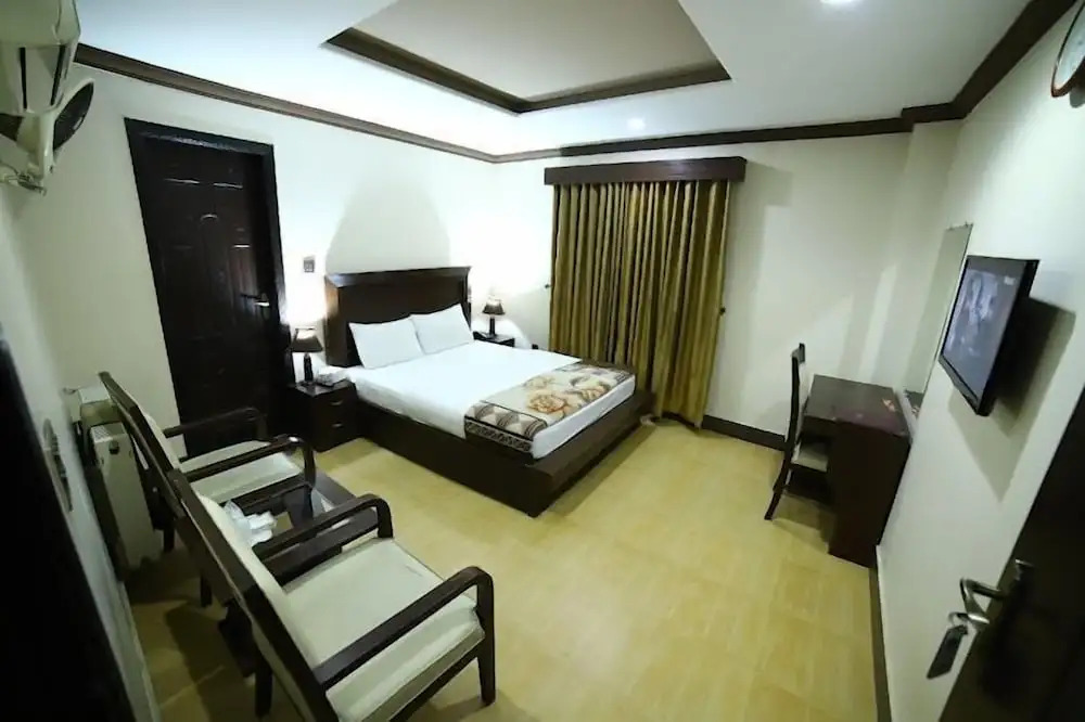 Midtown Hotel