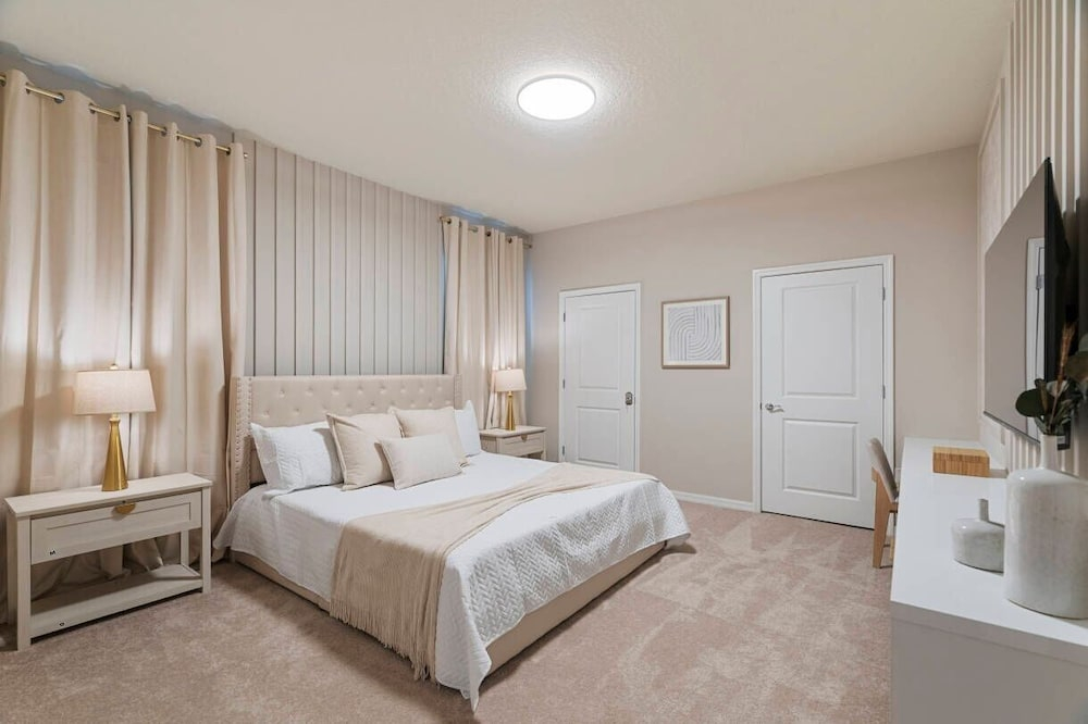 8BR Villa w/ Pool & Game Room Windsor Cay