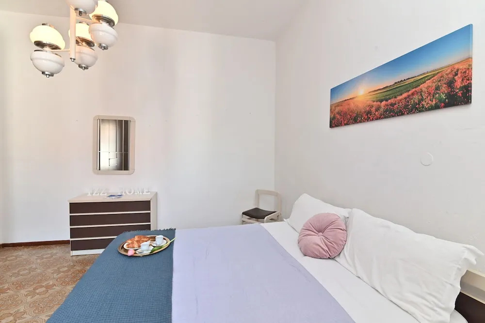 IzzHome Colonial