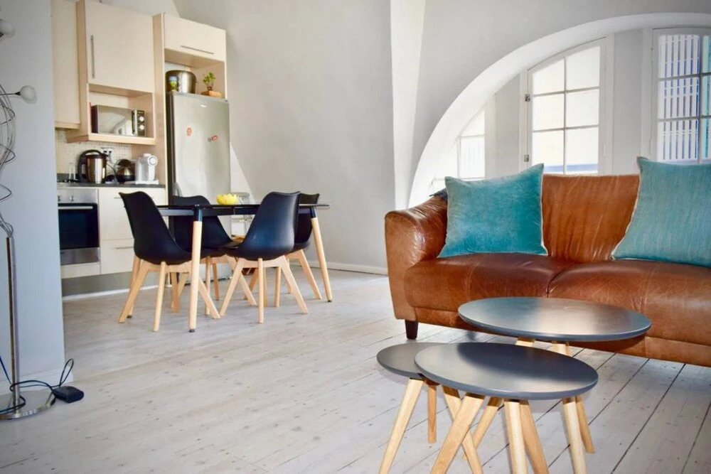 2 Bedroom Designer Apartment In Cape Town City Centre