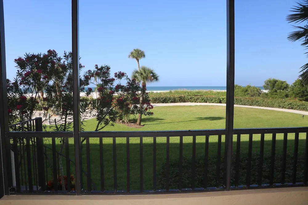 Gulf And Bay Club- F105 Beautiful Unit And Great Location! 2 Bedroom Condo