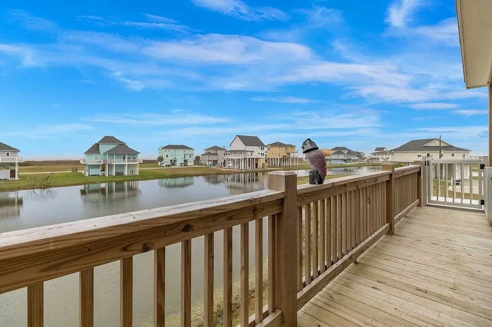 Born To Beach 4 Bedroom Home by RedAwning