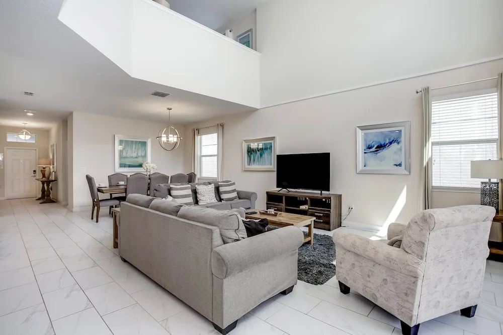 5 Bdrm Gated Golf Community Villa